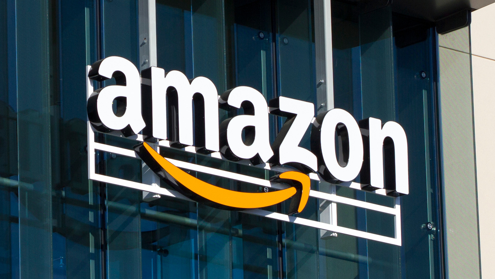 Amazon smartphone comeback Transformer AI Alexa integration Fire Phone failure Jeff Bezos ZeroOne J Allard dumbphone Light Phone Apple Samsung competition 2026