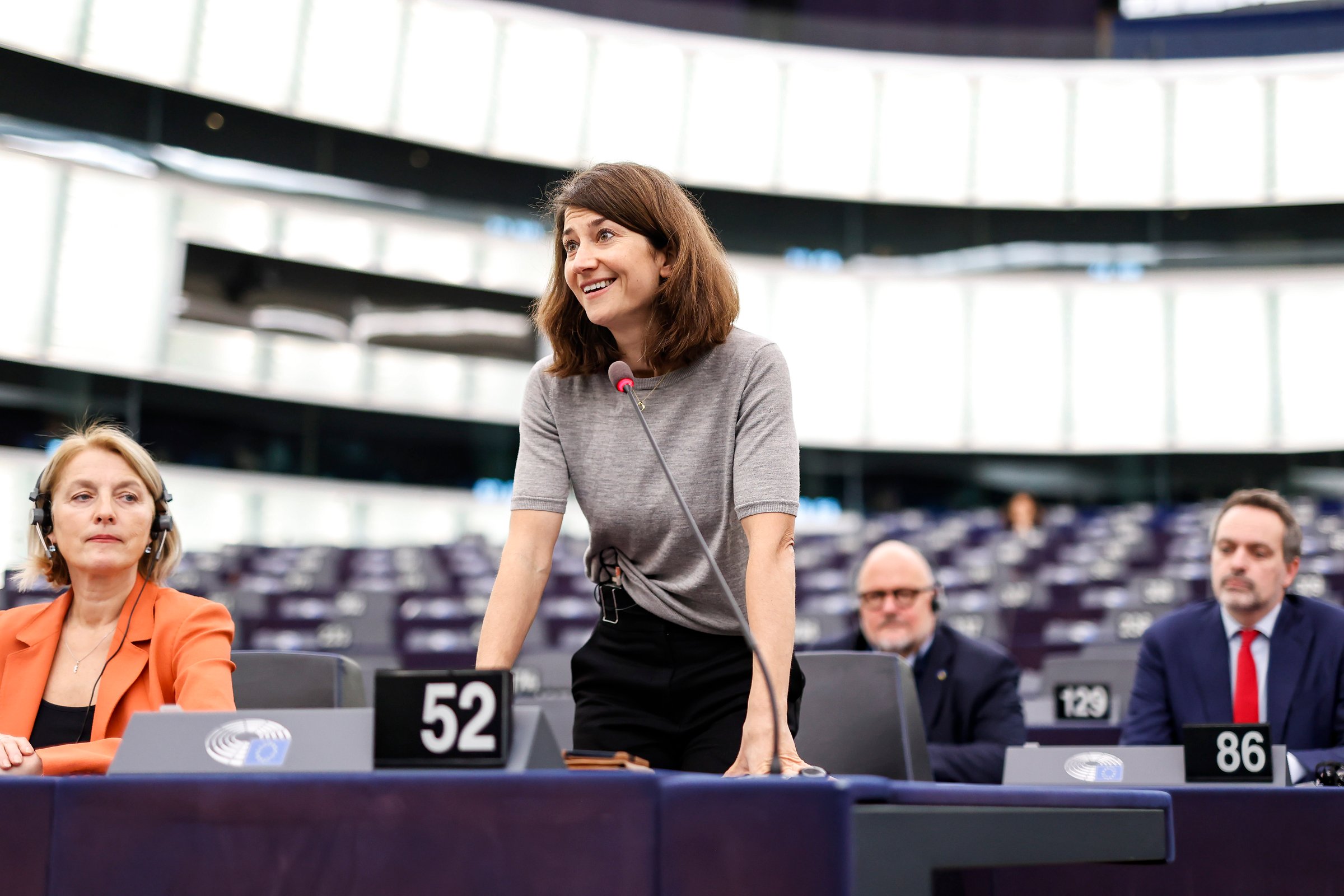 European Parliament building amid debate over weakened EU sustainability reporting and ESG transparency laws.