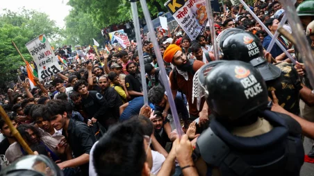 Thousands of Cockroach Janta Party protesters at Jantar Mantar, New Delhi, clashing with police during march on India's parliament
