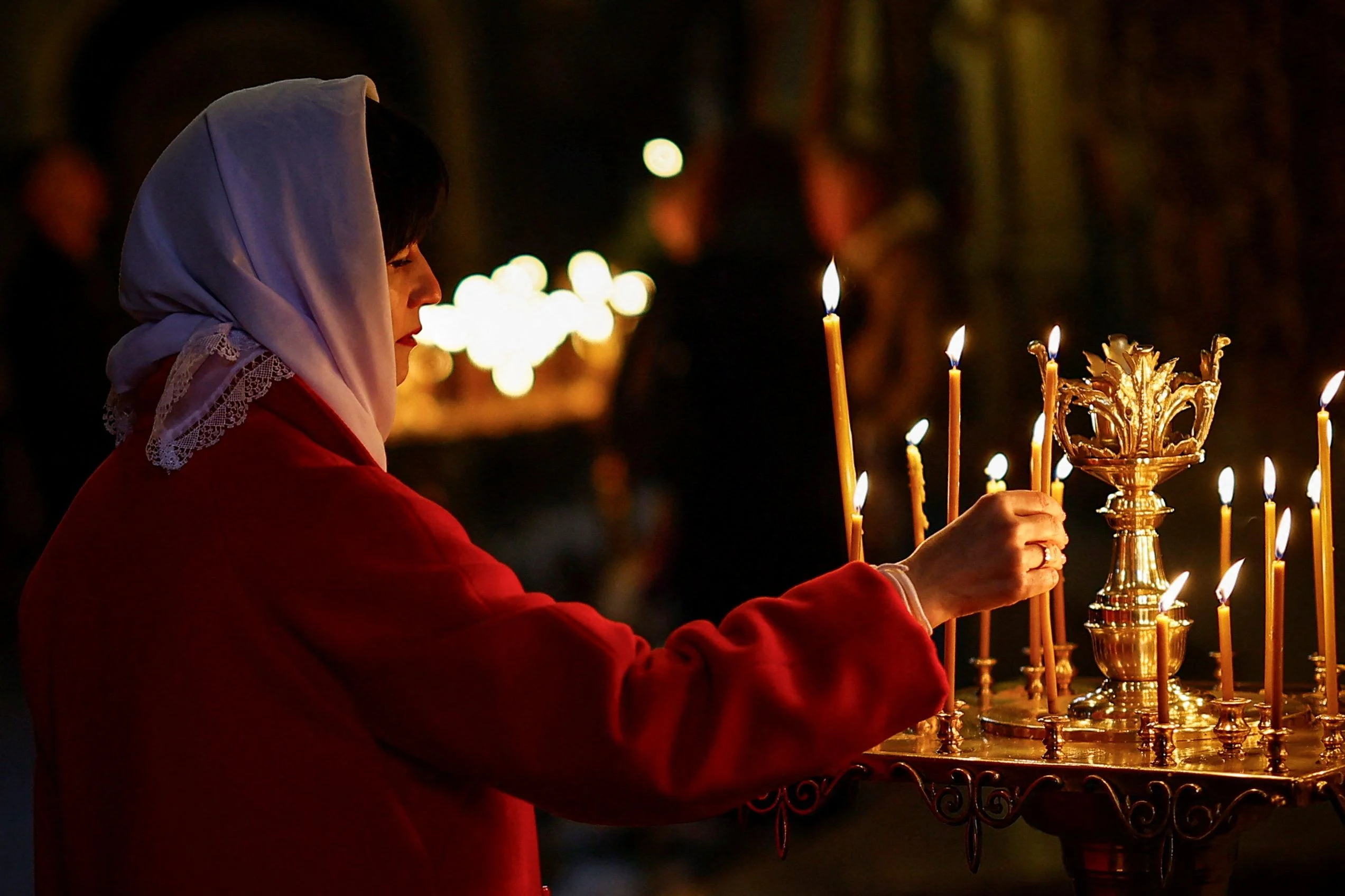 Soldiers and drones in conflict zones as Russia and Ukraine accuse each other of violating Easter ceasefire.