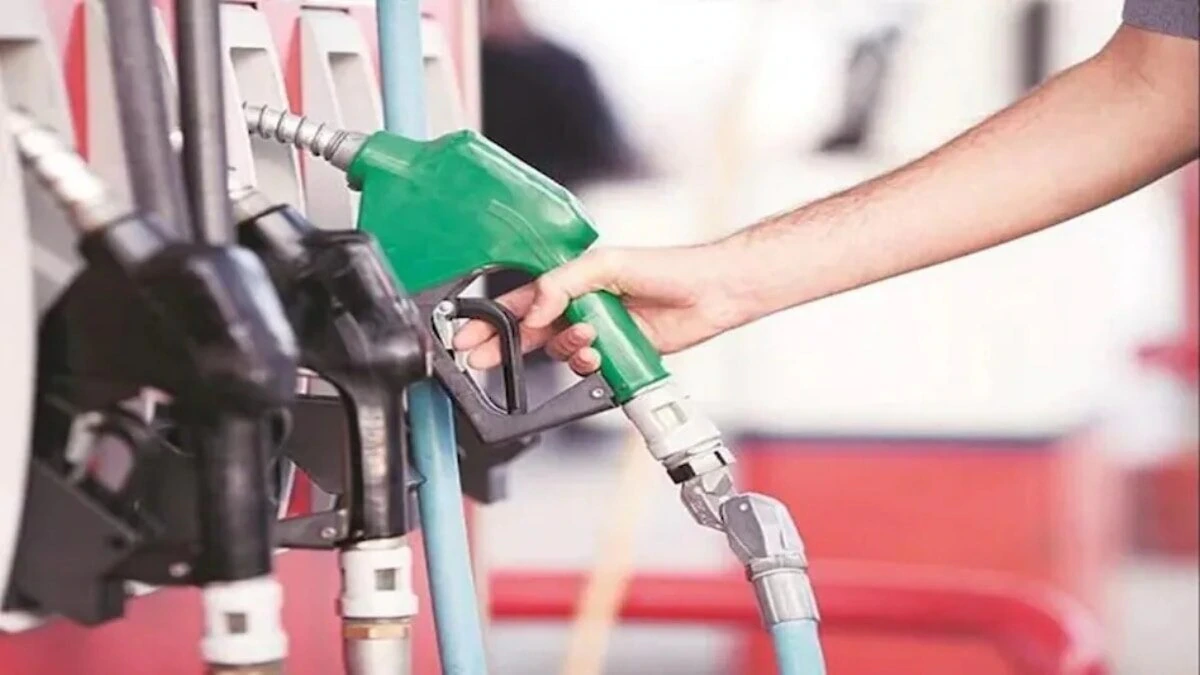 Fuel station in India as debate grows over oil company profits and fuel price transparency during low crude years.